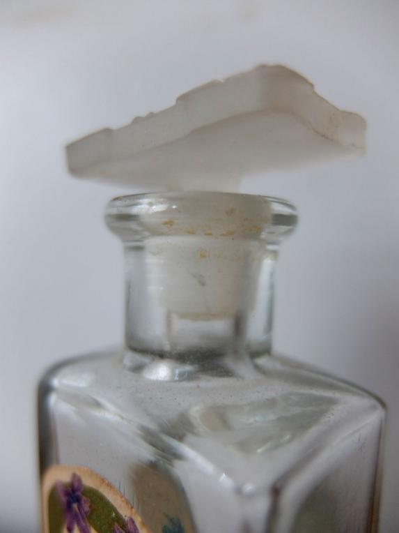 Perfume Bottle (C0117)