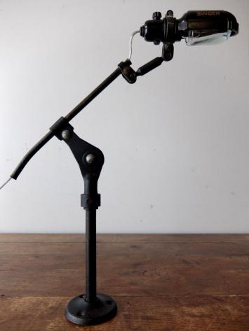 Singer Lamp (A0118)
