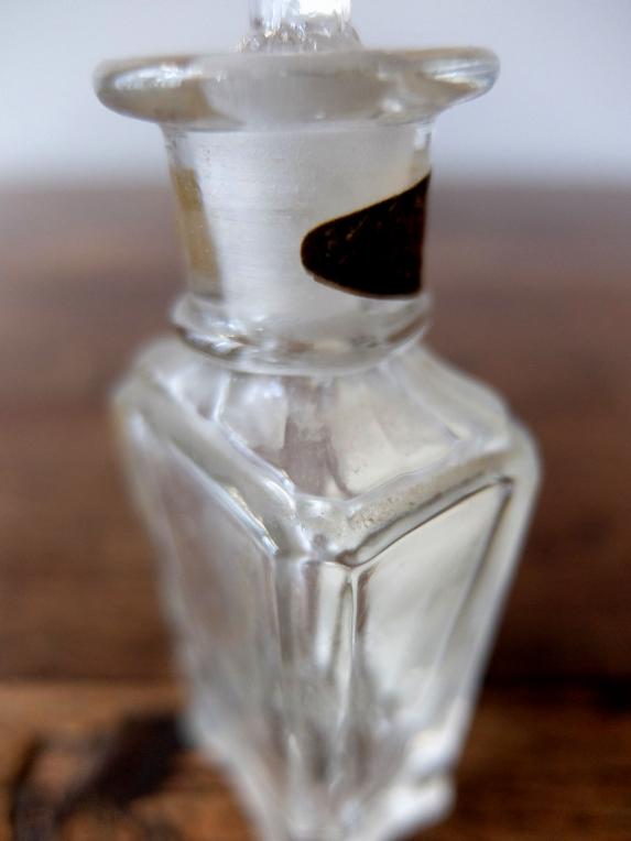 Perfume Bottle (B0117)