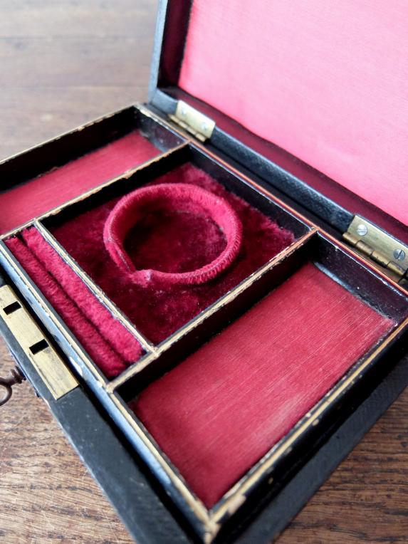 Antique Jewelry Case (D0519)