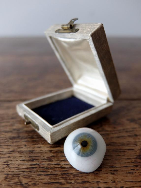 Prosthetic Glass Eyes with Box (B0917-02)