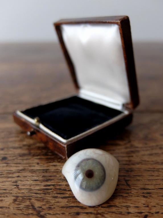 Prosthetic Glass Eyes with Box (B0917-03)
