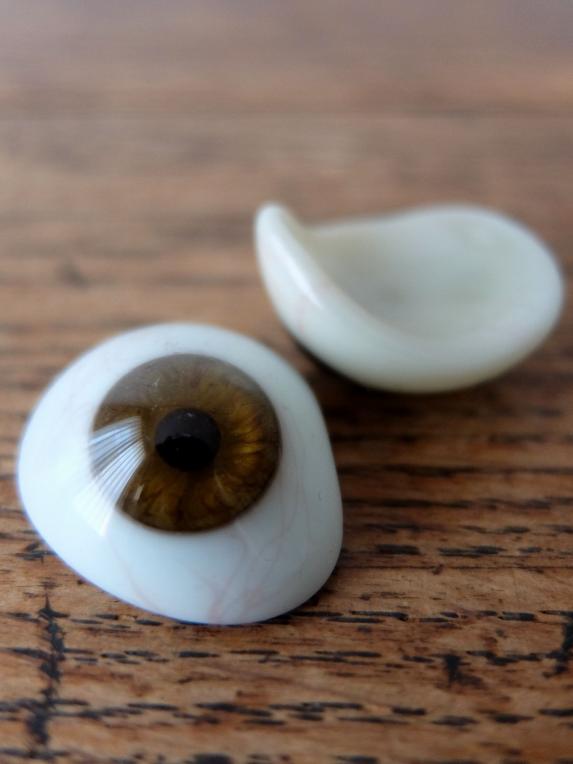 Prosthetic Glass Eyes with Box (A0917-01)