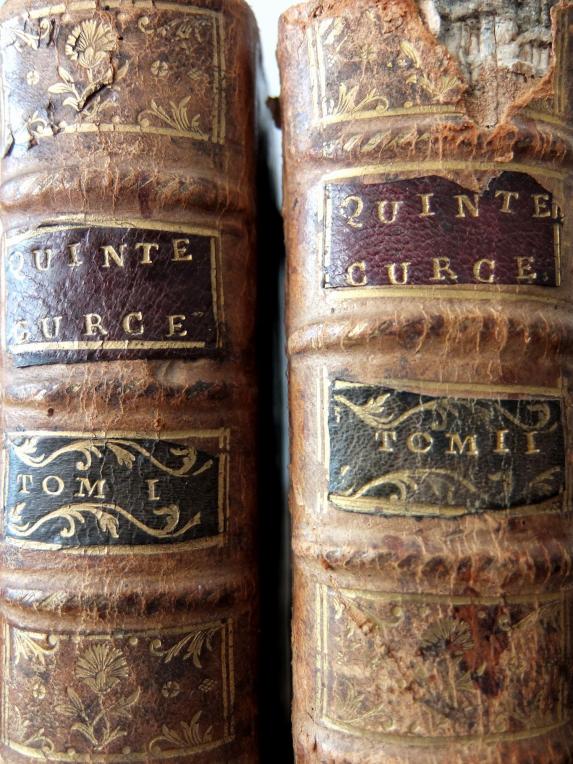 Antique Books (2 pcs) (A0915-04)