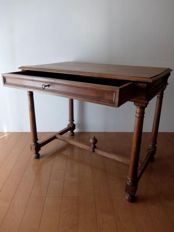 French Table (B0822)