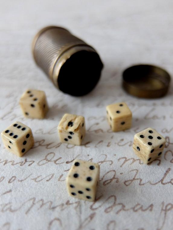 6 Dice with Case (A1018)