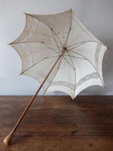 Antique Umbrella (A0822-01)