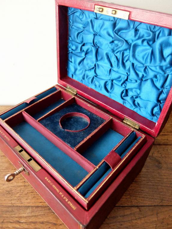 Antique Jewelry Case (D1018)