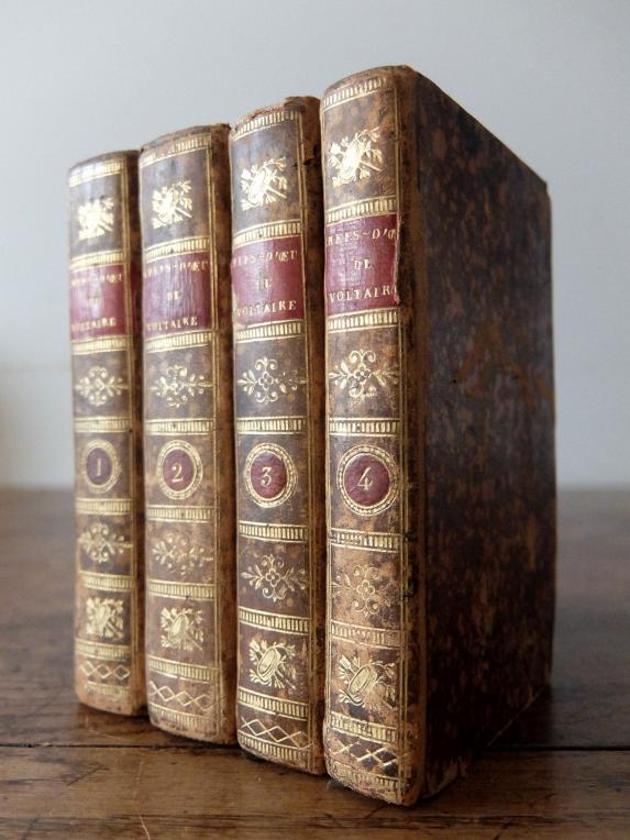 Antique Books (4 pcs) (B1122-02)