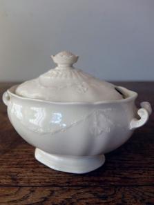 Wedgwood Relief Sauciere (A1116)