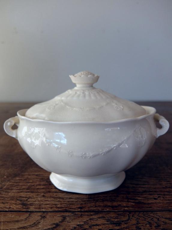 Wedgwood Relief Sauciere (A1116)