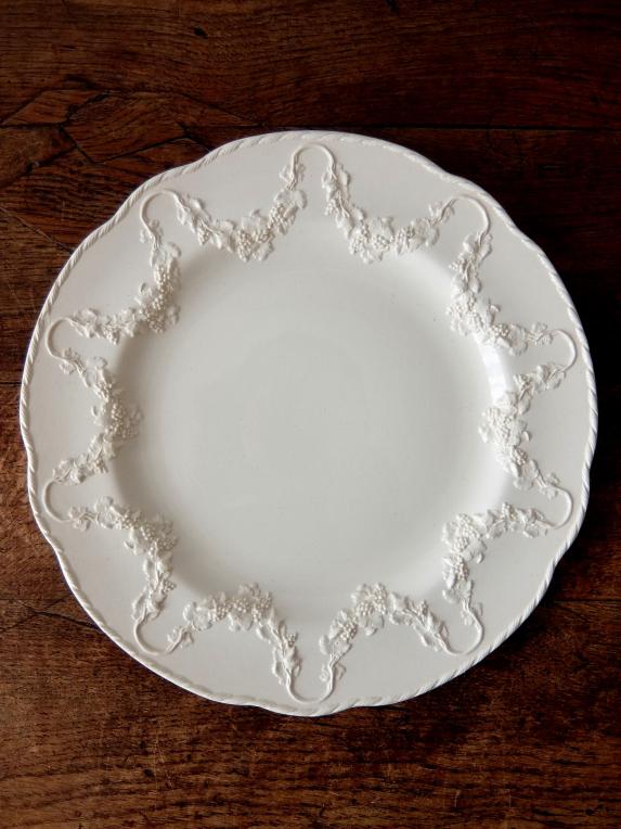 Wedgwood Relief Plate (B1118)