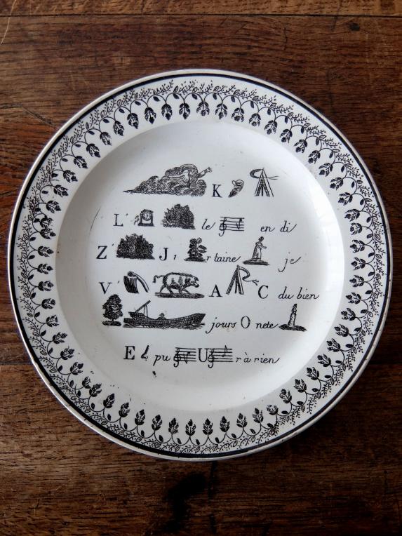Montereau Grisaille Rébus Plate (C1019-01)