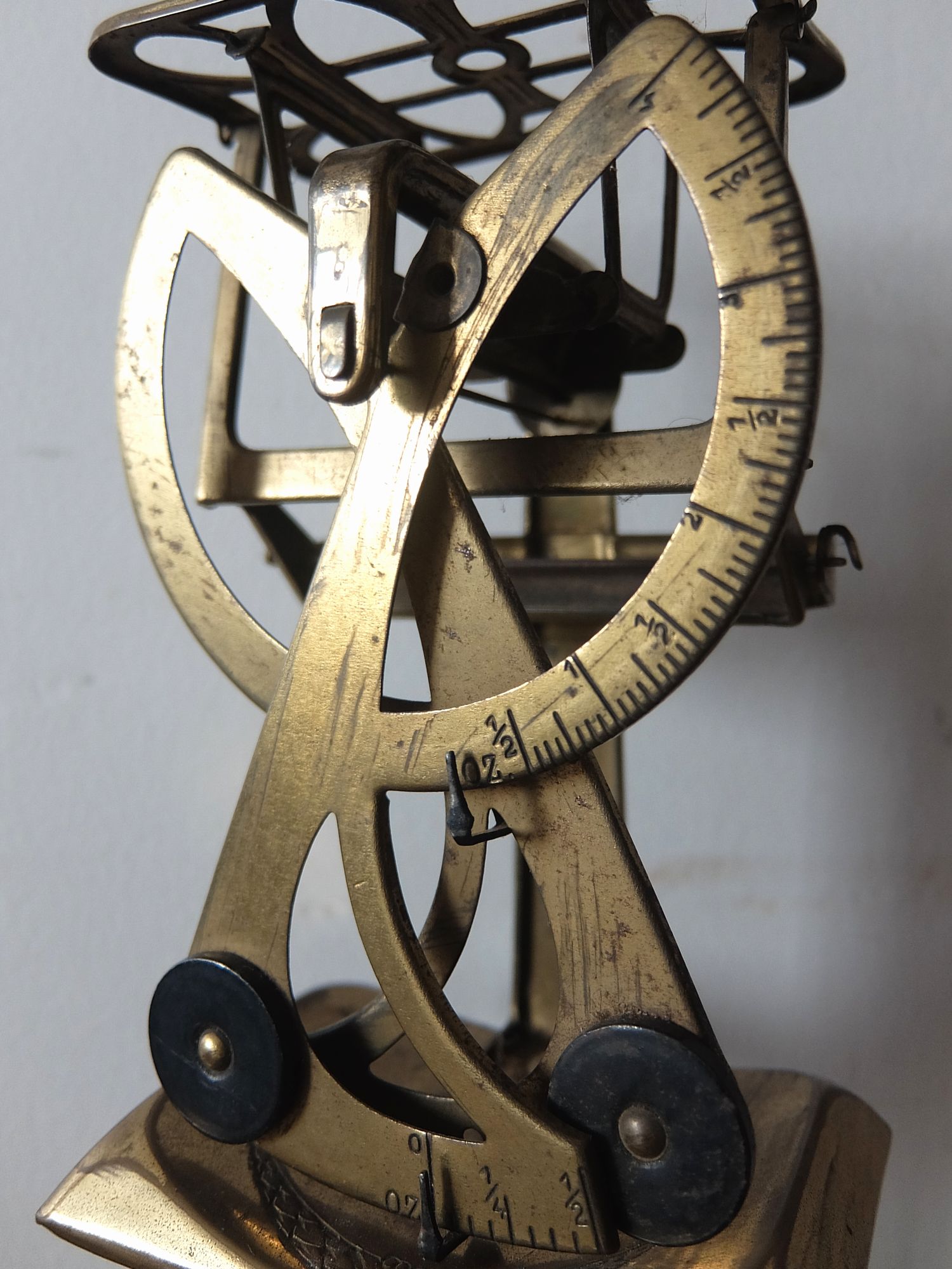 Letter Scale (A1124)