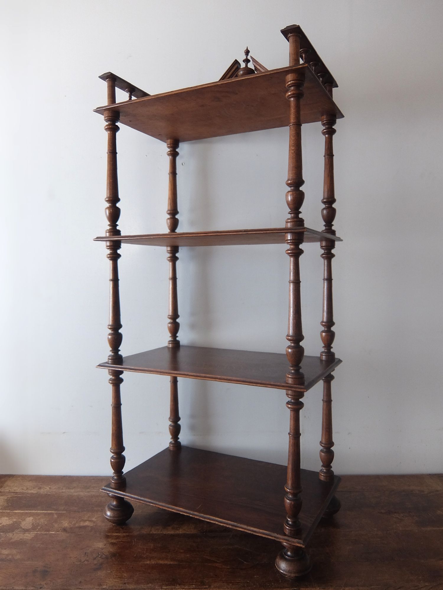 French Shelf (A1025)