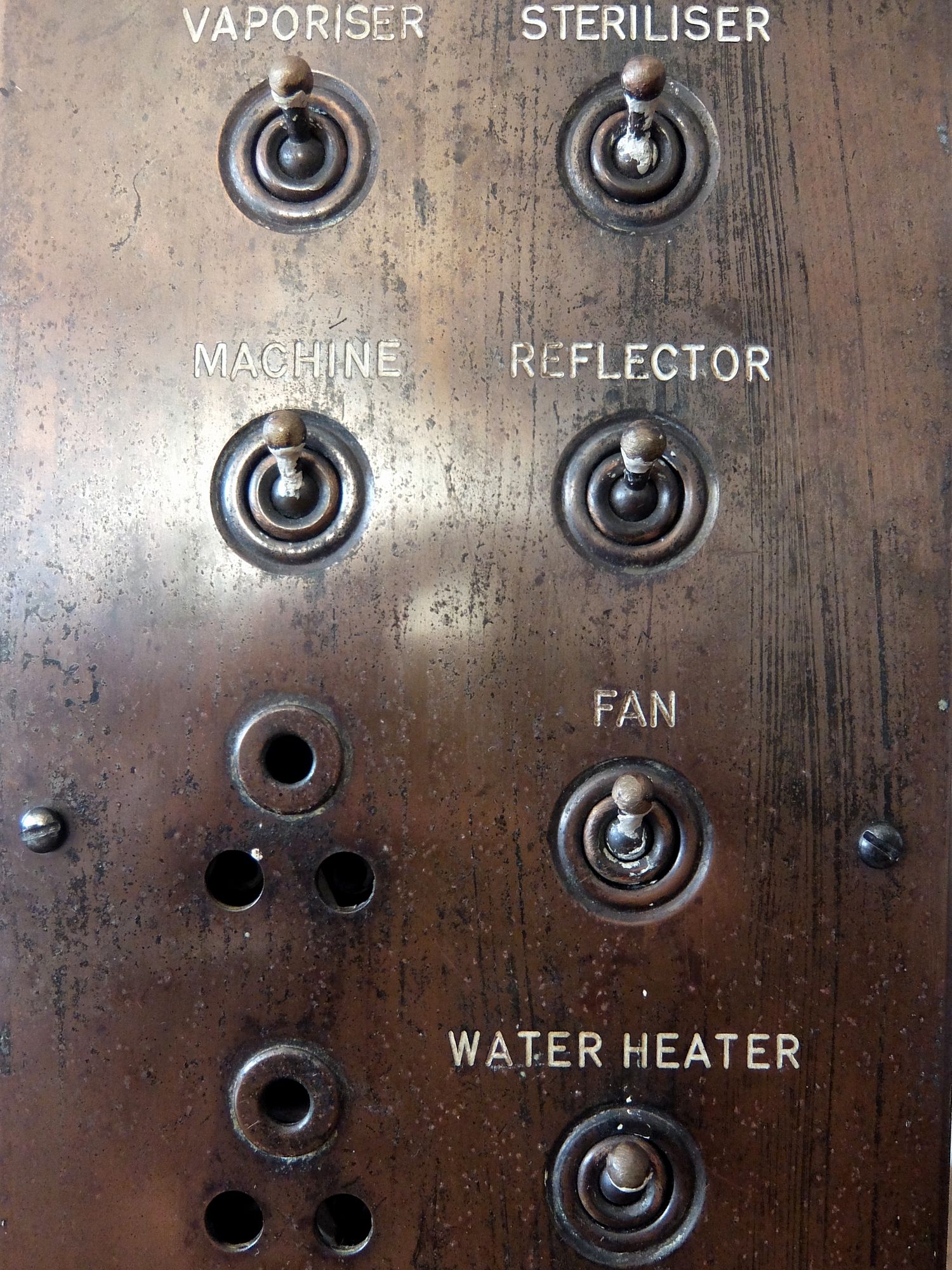 Switch 【7 Gang + 2 Plugs】 (A0915)