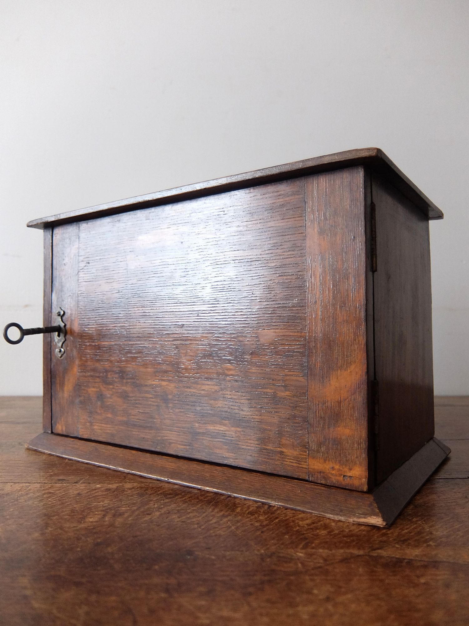 Wooden Case with Drawers (A0325)