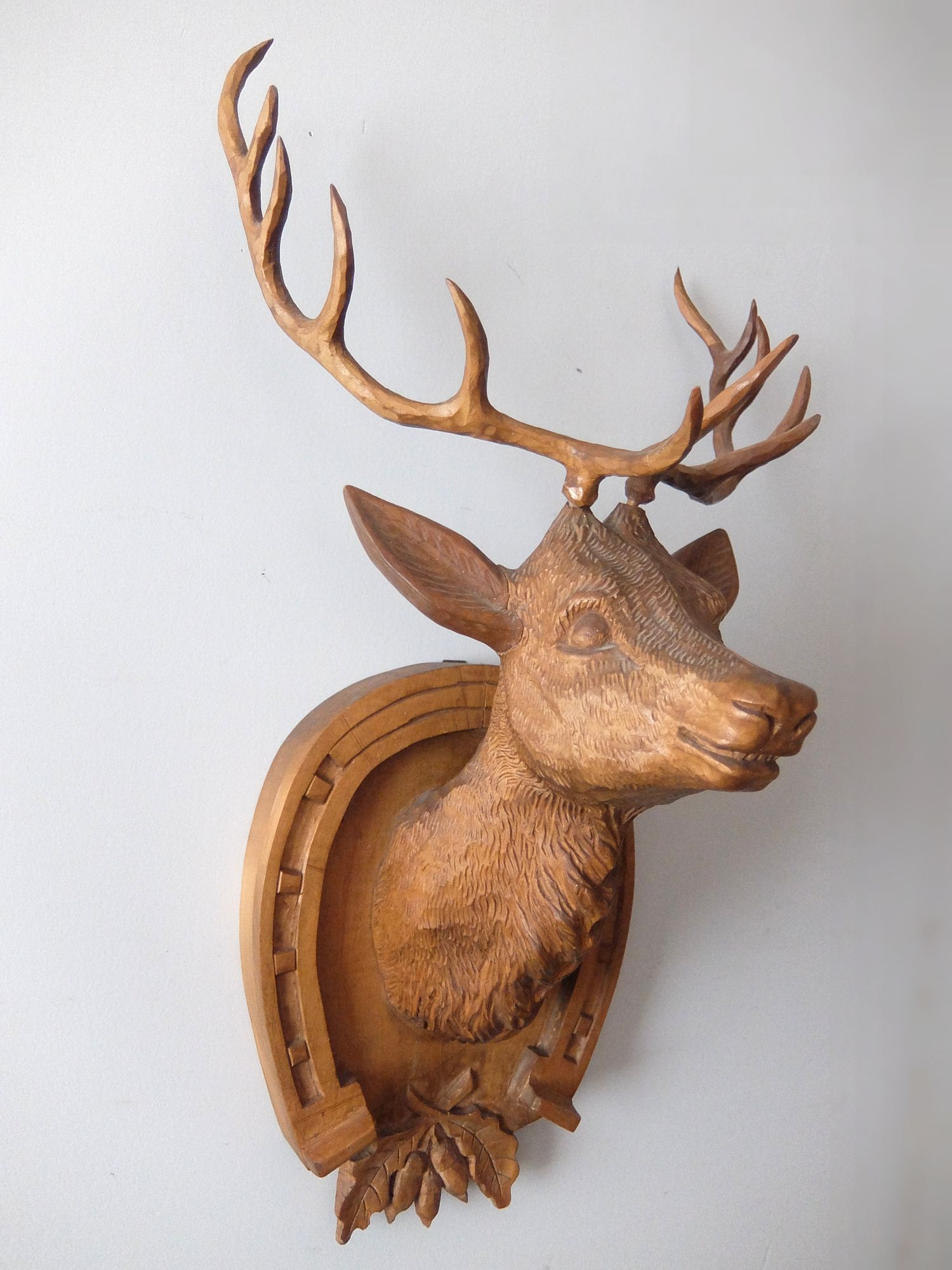Carved Hunting Trophy 【Deer】 (A0225)