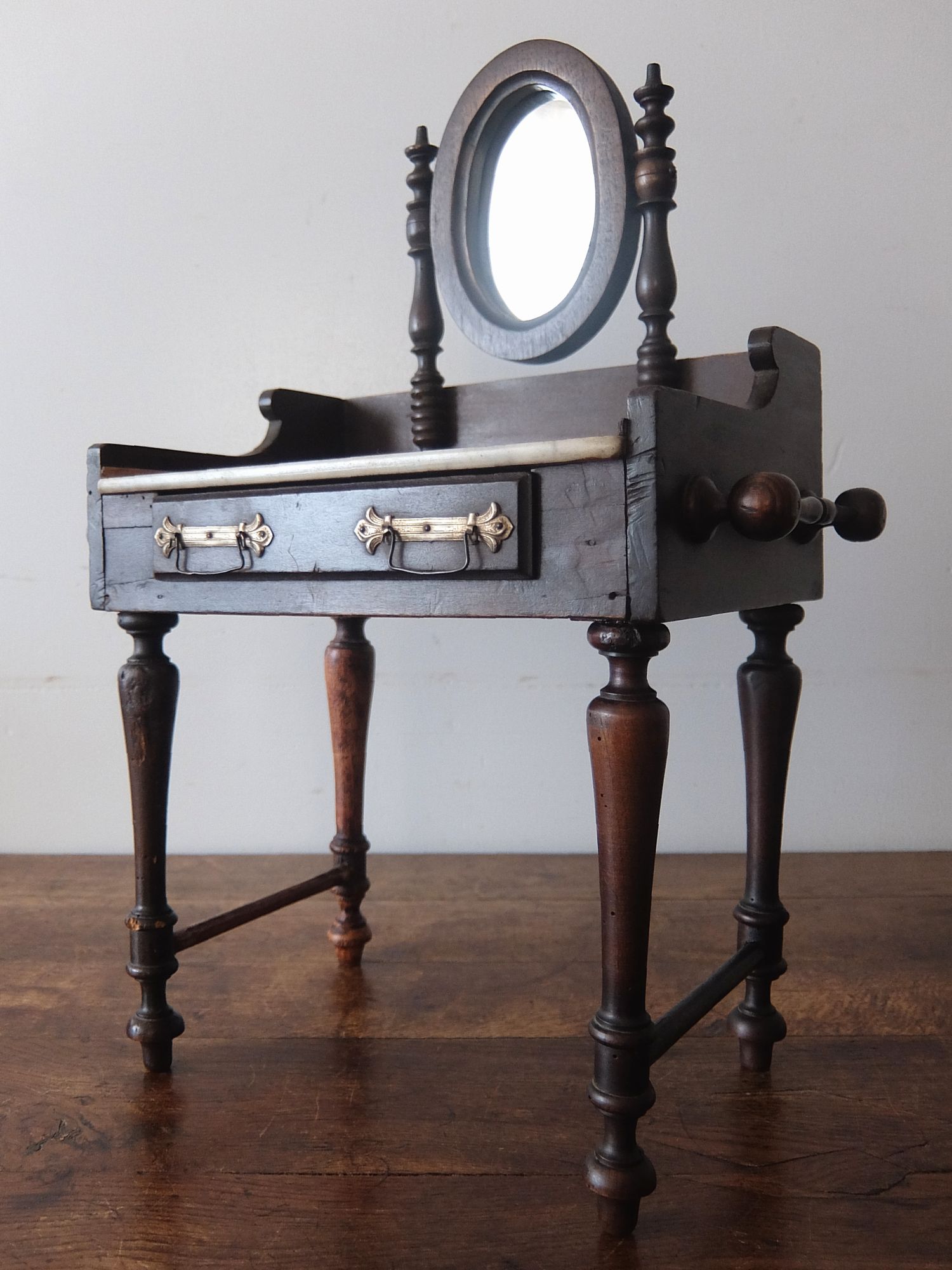 Doll's Dresser (A0525)