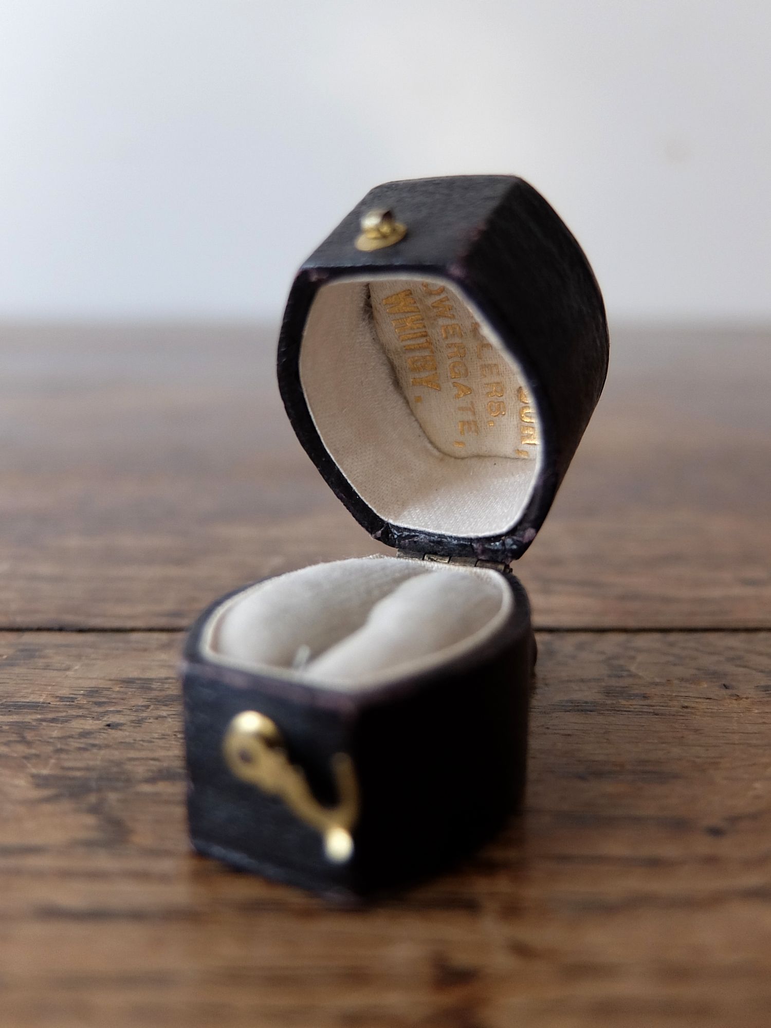 Antique Jewelry Box (D0219-05)