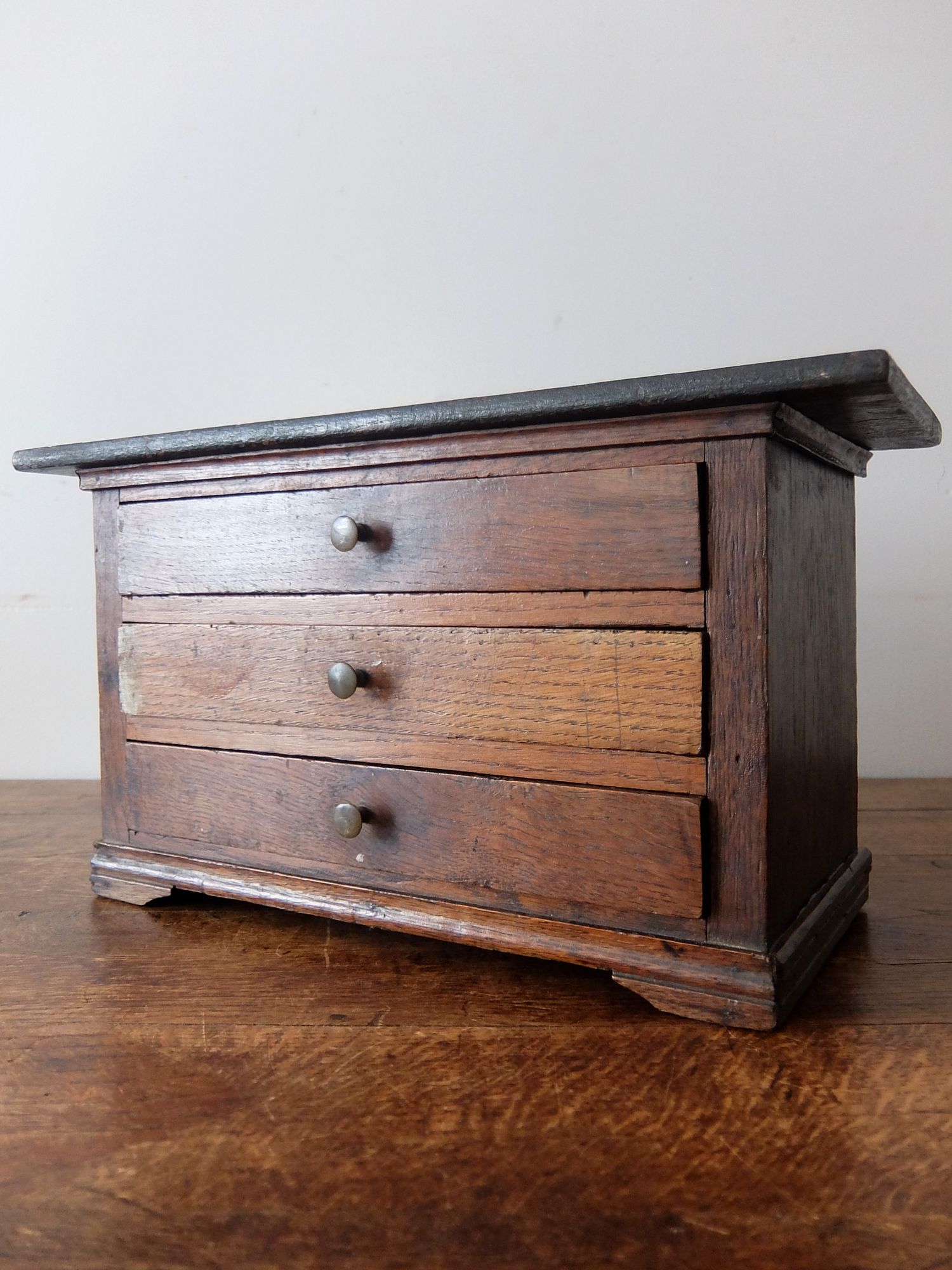 Doll's Chest (A0525)