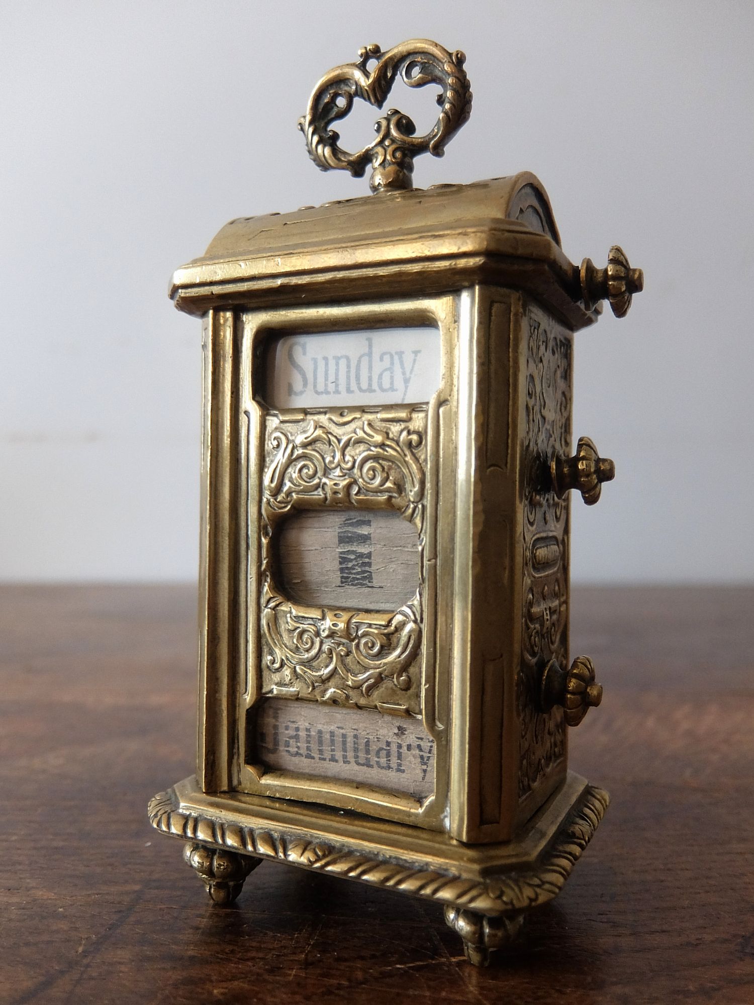 Perpetual Calendar (A0625)