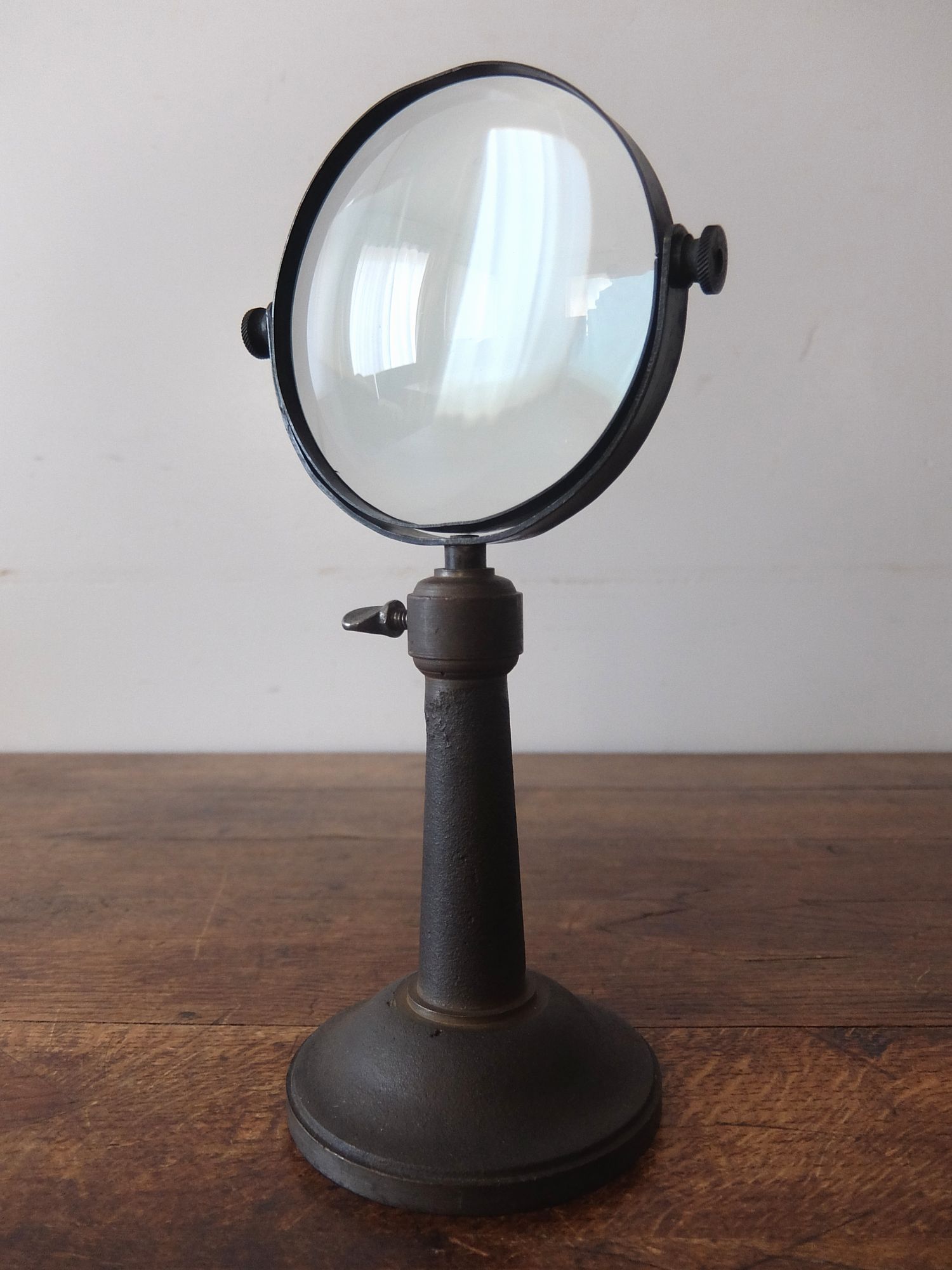Adjustable Magnifying Glass (A0725)