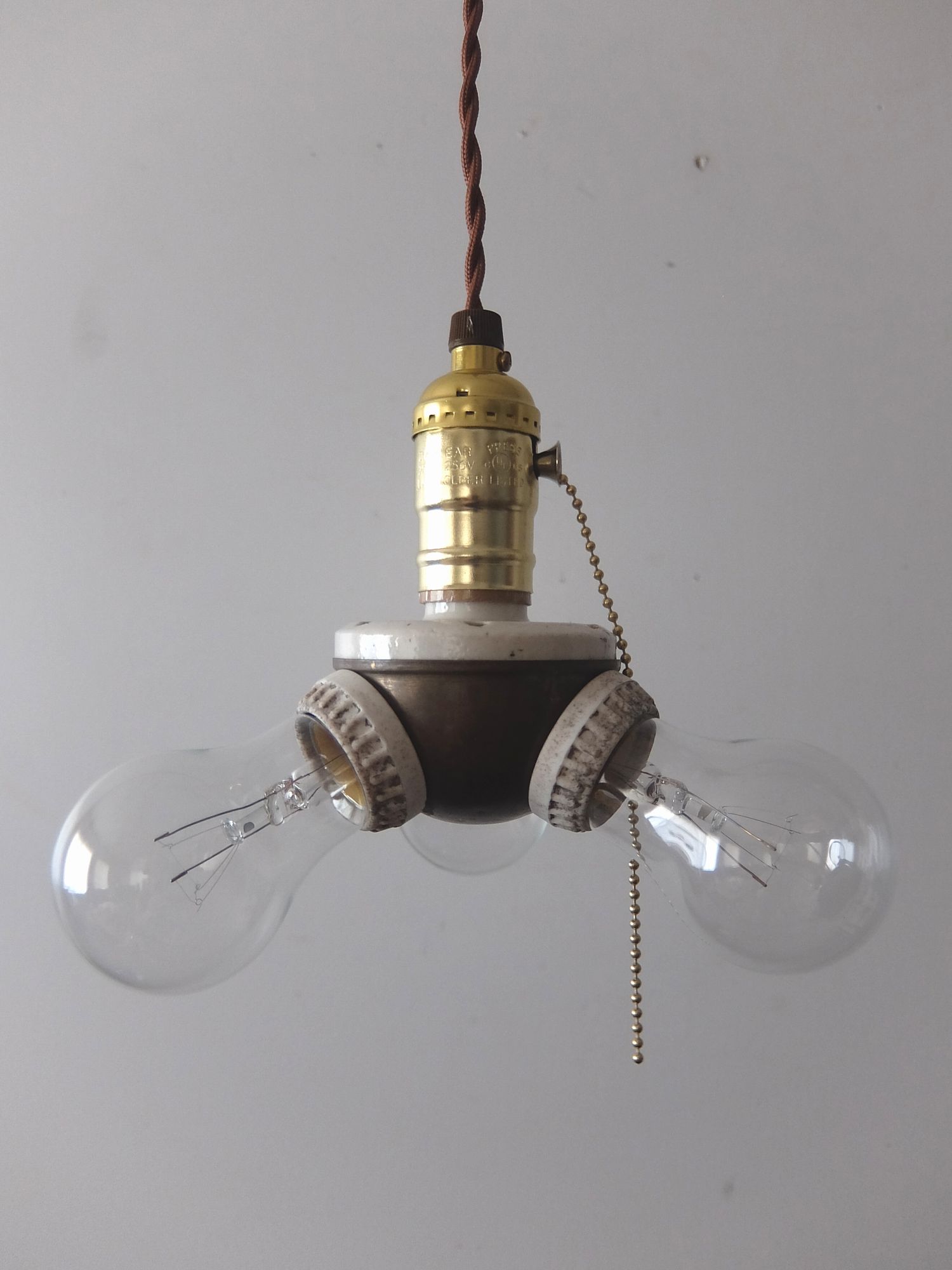 Benjamin Triple Socket with Pendant Lamp (A0825)