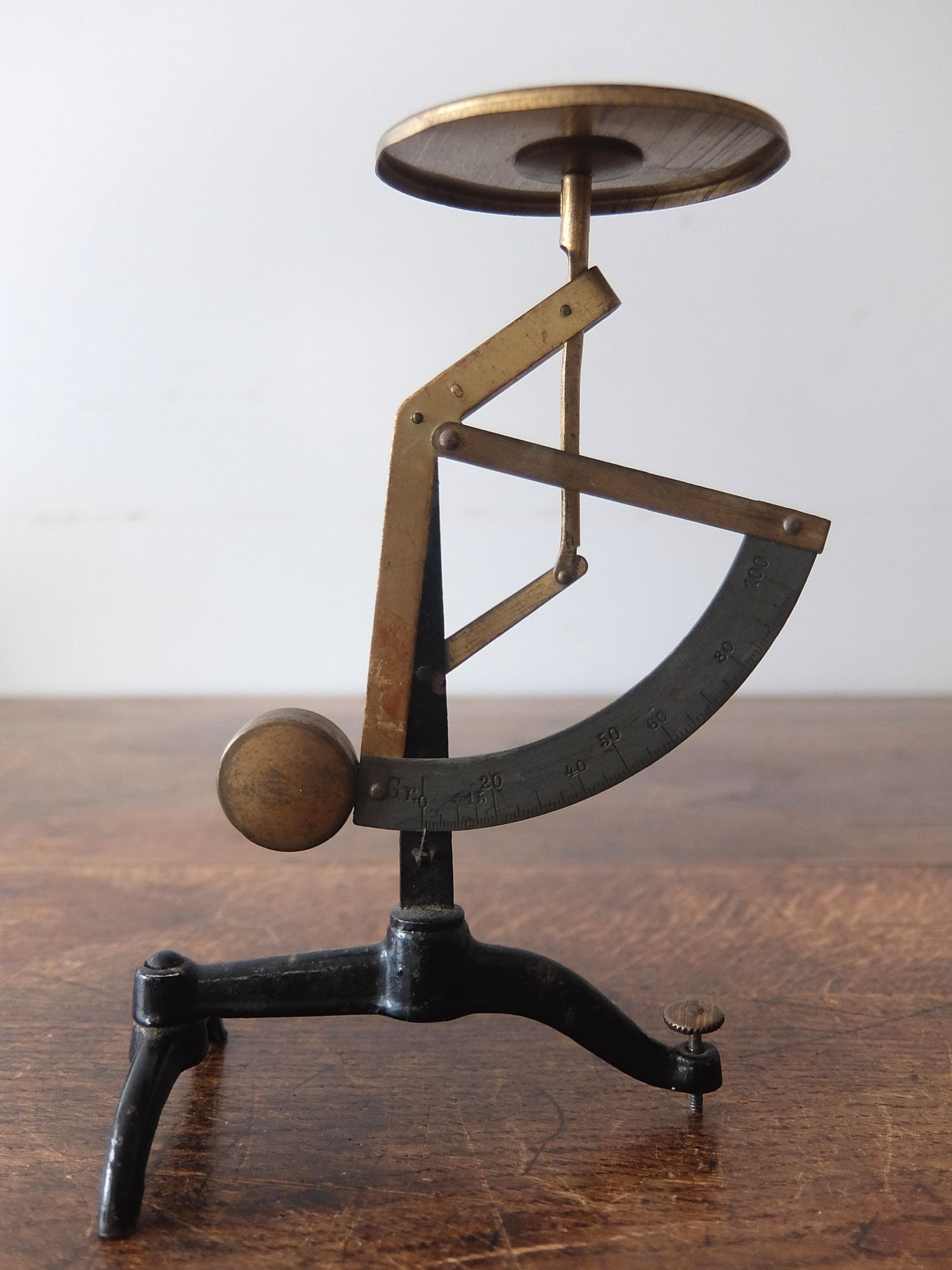 Letter Scale (B1025)