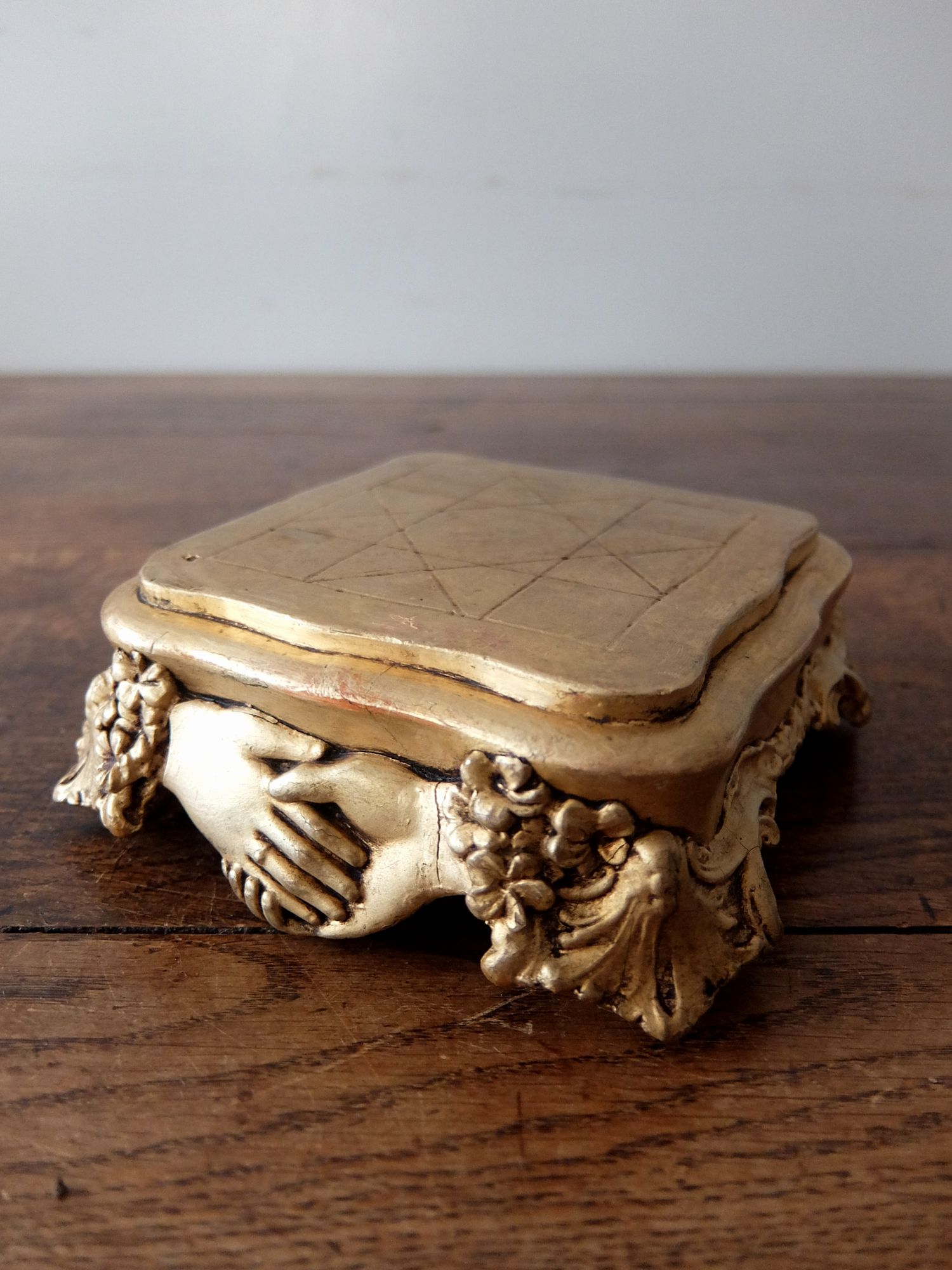 Display Base (B0722)