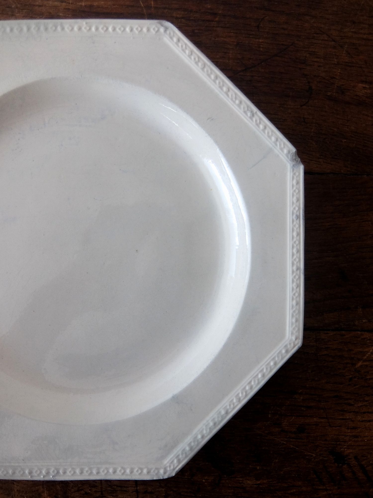 Octogonal Faience Fine Plate (A1025)