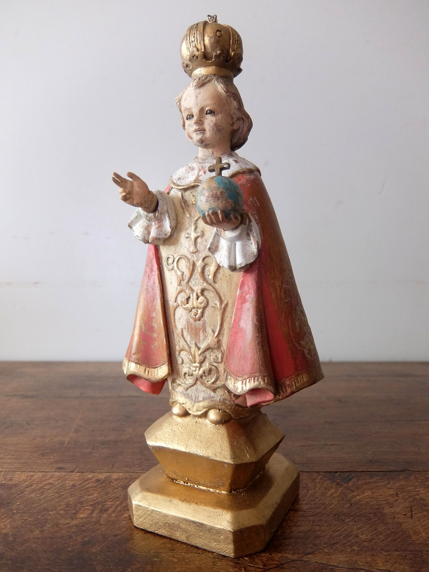 Carved Santos (C1025)