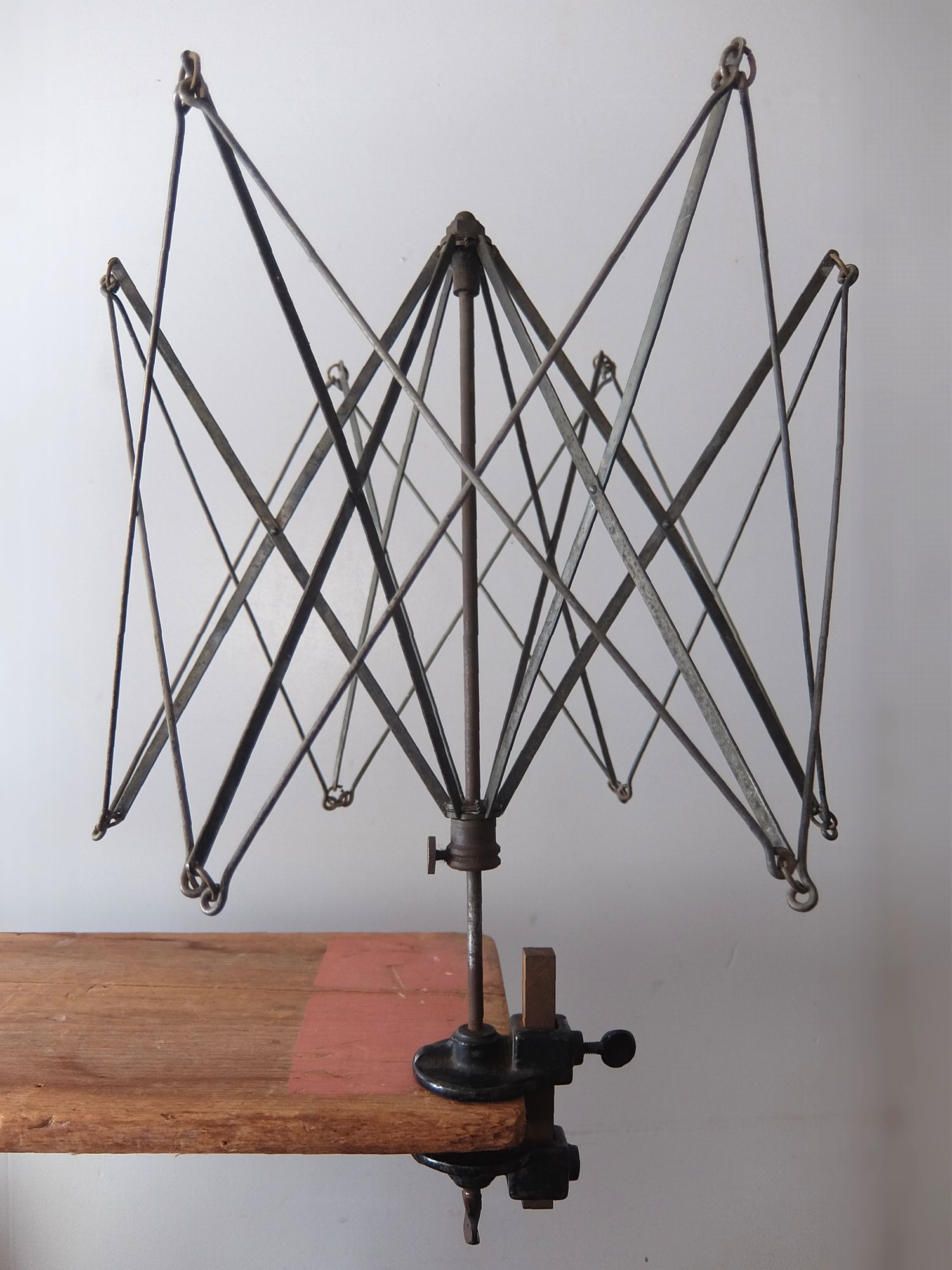 Umbrella Yarn Swift (A1225)