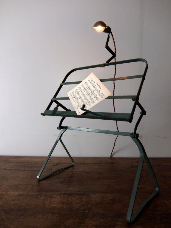 Book Stand with Lamp (A0514)