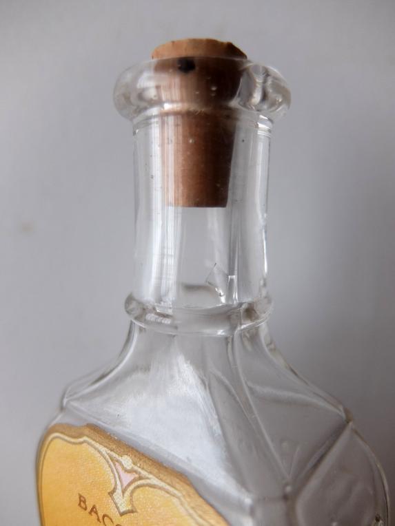 Perfume Bottle (M0117)