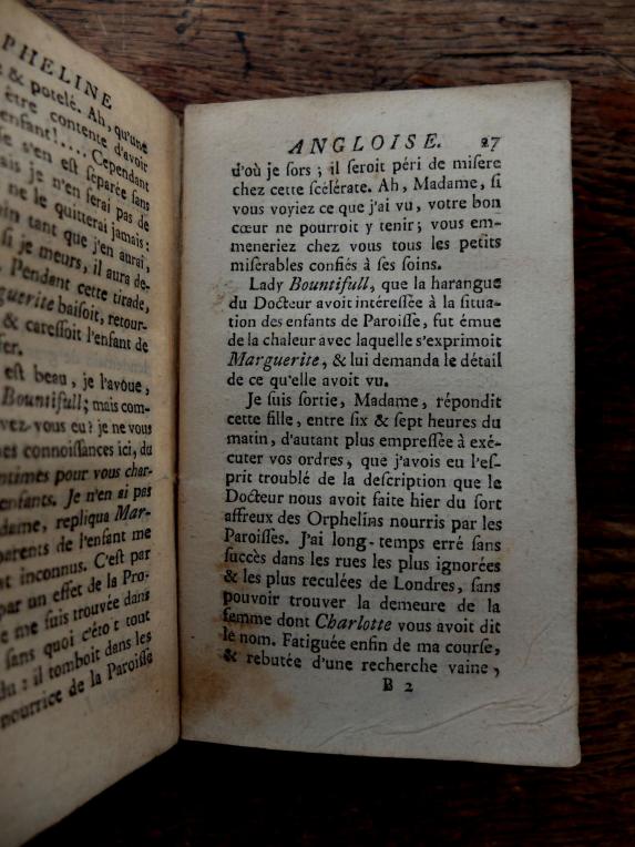Antique Books (4 pcs) (B0115)