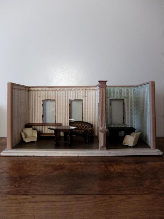Doll House & 6 Furniture (A0422)