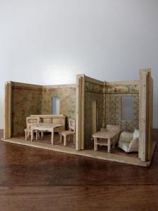Doll House & 7 Furniture (B0422)