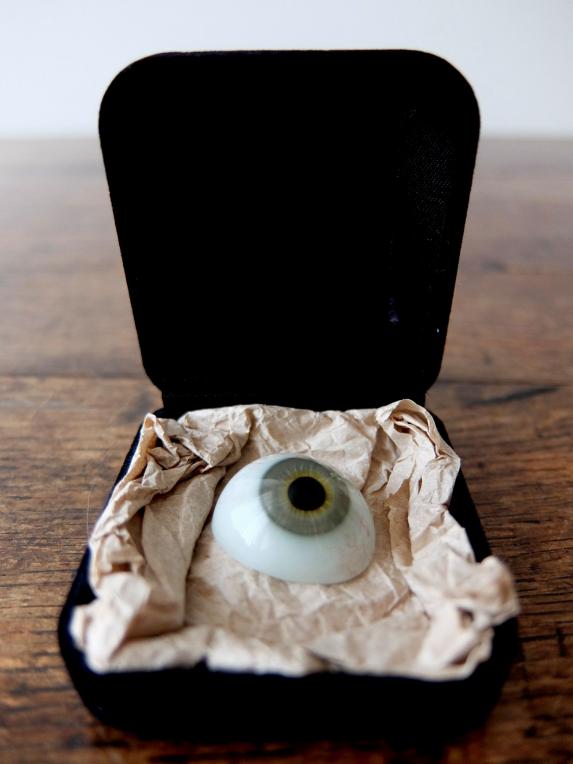 Prosthetic Glass Eye with Box (B0417)
