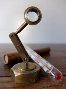 Magnifying Glass & Thermometer (A0423)