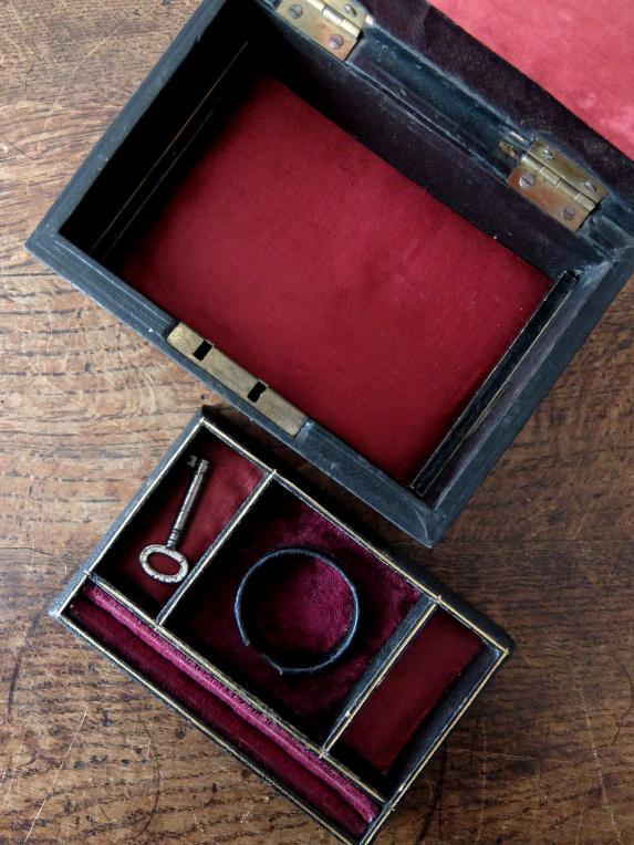 Antique Jewelry Case (C0422)