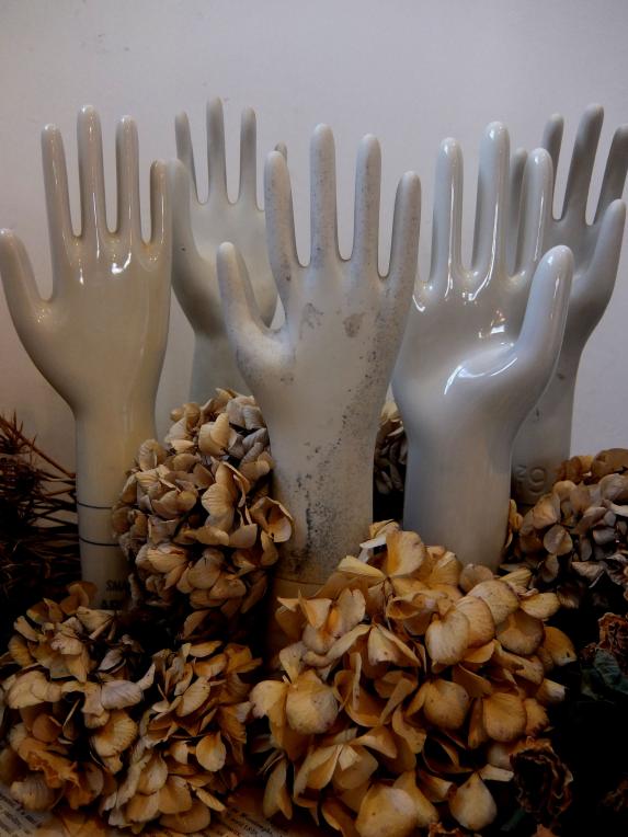 Ceramic Hand Mold (E0114)