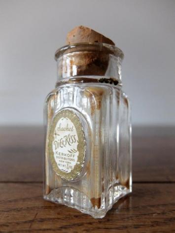 Perfume Bottle (A0521-06)