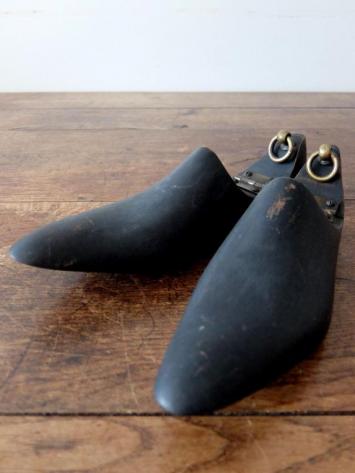 Pair of Shoe Trees (A0521)