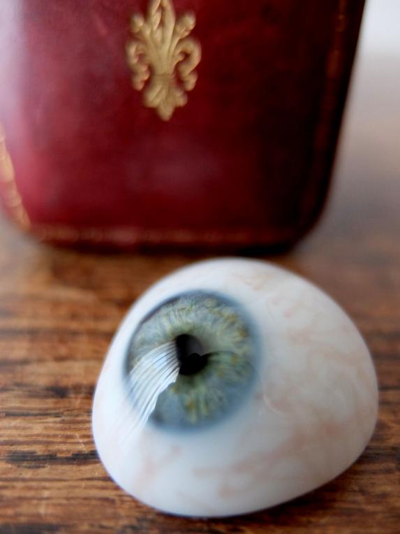 Prosthetic Glass Eye with Box (A0617-01)