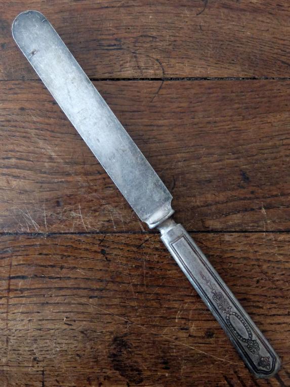 Knife (U0622-04)