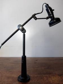 Singer Lamp (A0722)