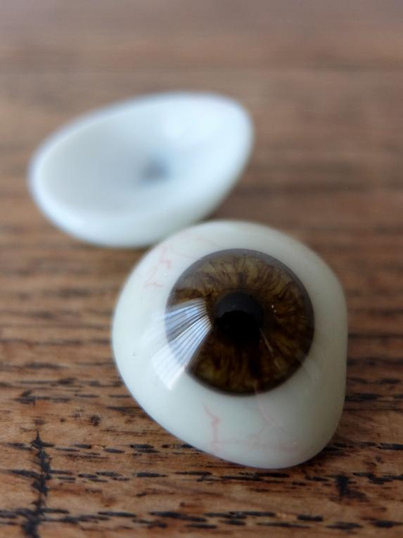 Prosthetic Glass Eyes with Box (A0917-01)