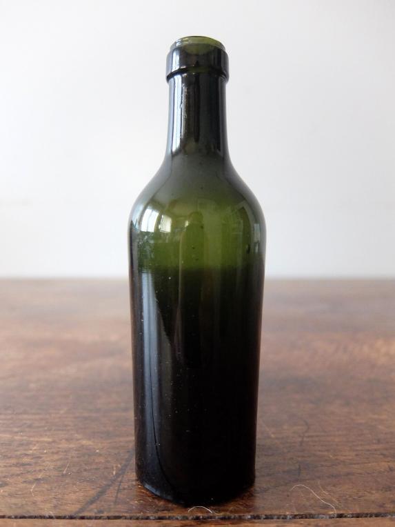 Antique Bottle (A0822)