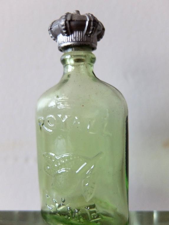 Perfume Bottle (B0821-01)